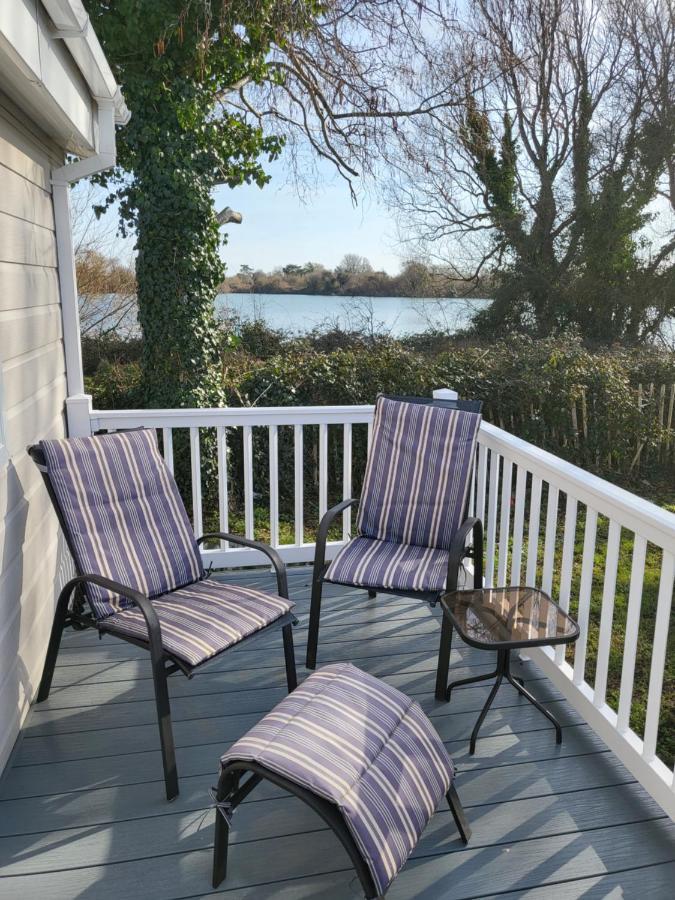 Idyllic Lakeview Lodge Chichester Bagian luar foto